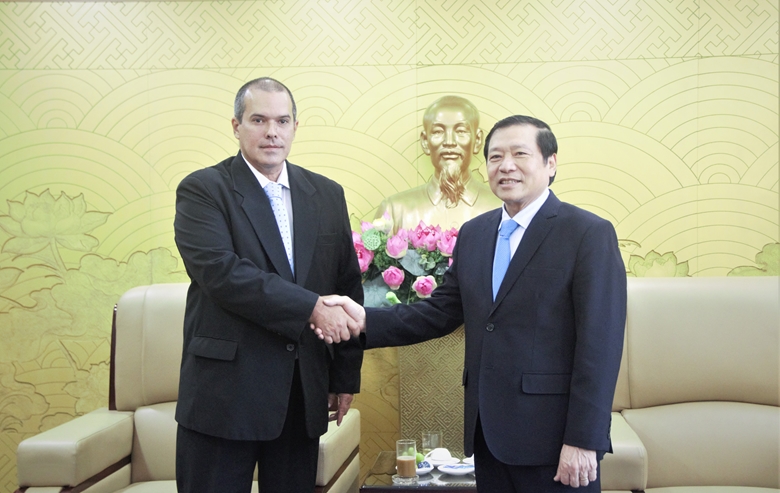 Potenciar el entendimiento y la amistad tradicional entre Vietnam y Cuba