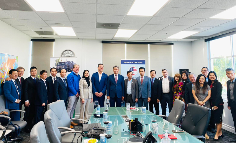 Hanói aboga por recibir inversión de principales corporaciones estadounidenses