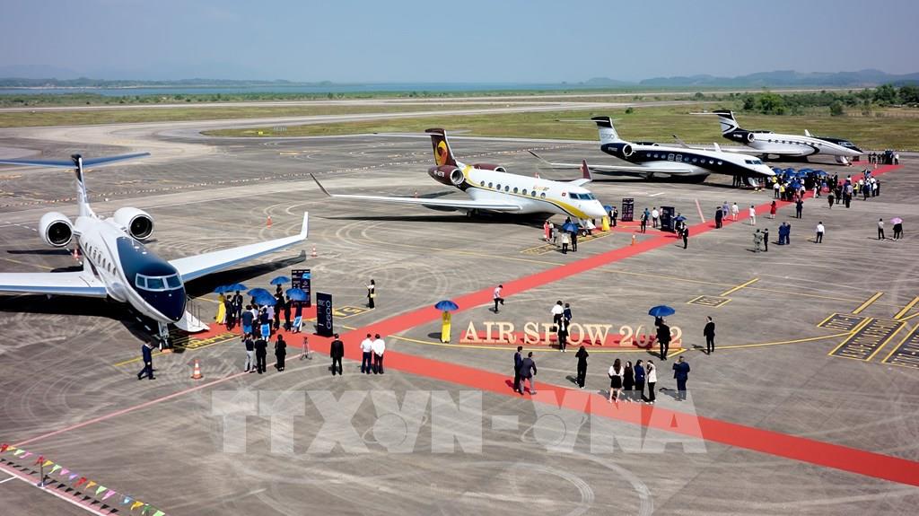 Primer espectáculo de aviones de lujo realizado en Vietnam