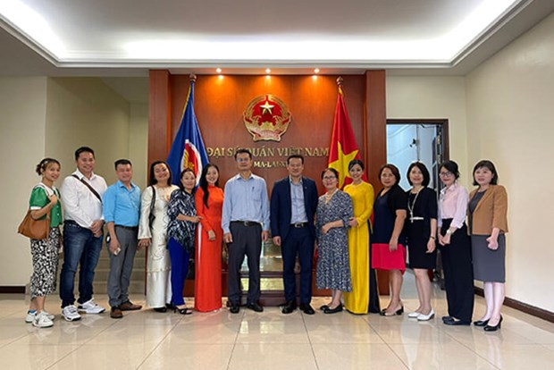 Una delegación del Comité Estatal para Asuntos Vietnamitas en el Extranjero visita Malasia