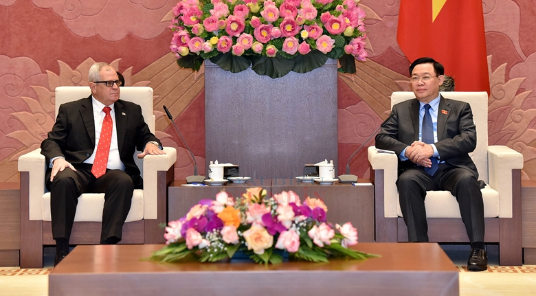 Impulsar la cooperación entre las Asambleas Nacionales de Vietnam y Cuba