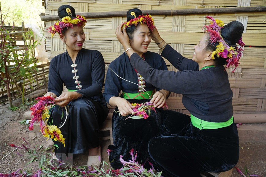 El Festival de Flores del grupo étnico cong en la provincia norteña de Dien Bien