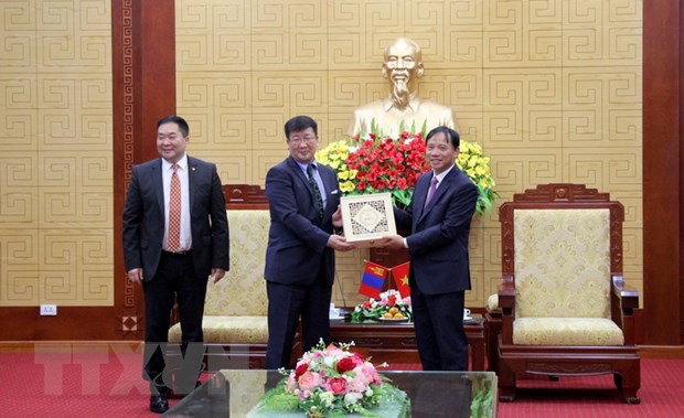 Promueven la cooperación multisectorial entre la provincia vietnamita de Hoa Binh y la mongola de Töv