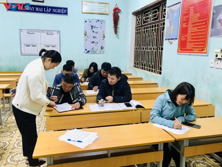 Lang Son por elevar calidad de la enseñanza de idiomas de minorías étnicas