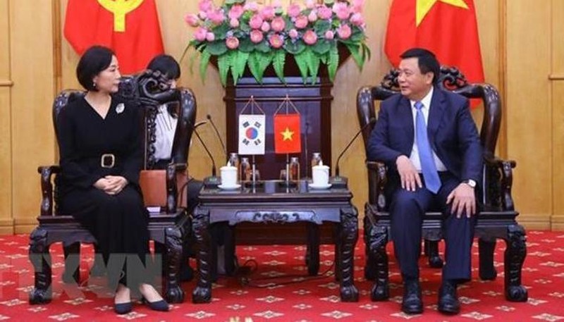 Fortalecer la cooperación en el fomento de líderes y gerentes de Vietnam-Corea