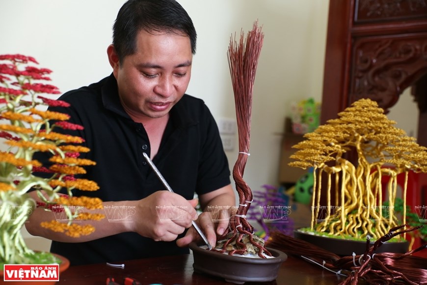 Obras maestras de bonsái hechas con alambres de cobre en Vietnam