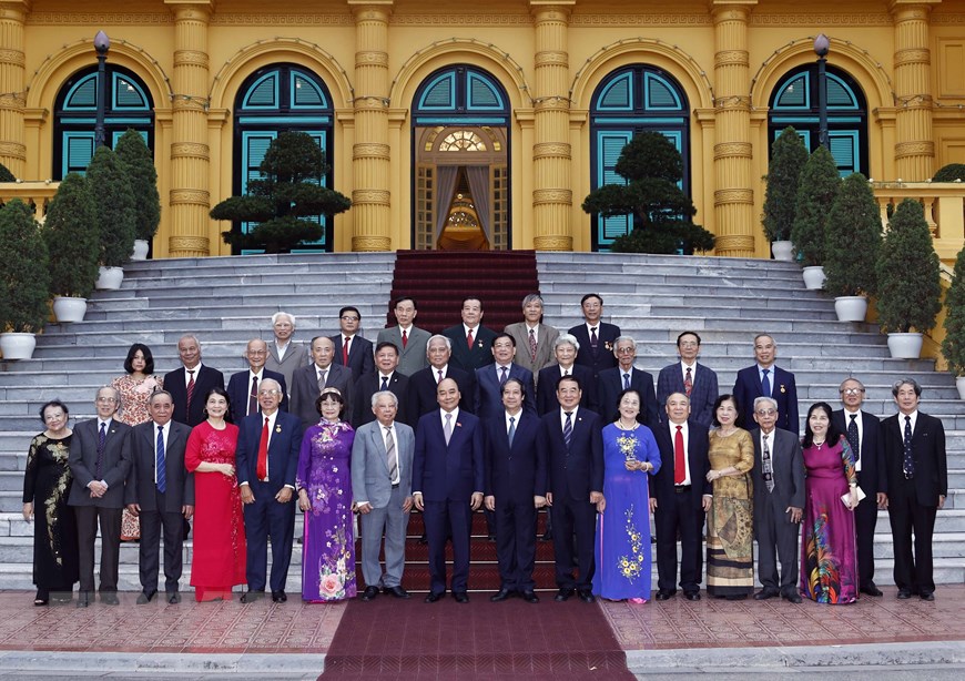 Galería Encuentro entre el Presidente y la delegación de la Asociación de Maestros Veteranos de Vietnam