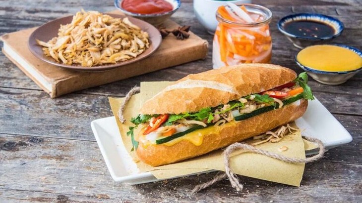 Banh mi y Pho entre los platos tradicionales que los visitantes deben probar en Vietnam