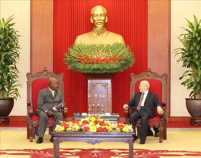 Vietnam y Uganda prometen fomentar su cooperación
