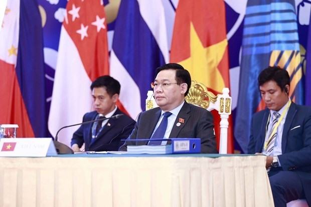 El viaje del presidente del Parlamento impulsa la colaboración interparlamentaria con Camboya, Filipinas y la ASEAN