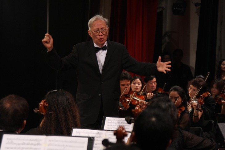 El compositor Trong Bang y su exitosa carrera musical