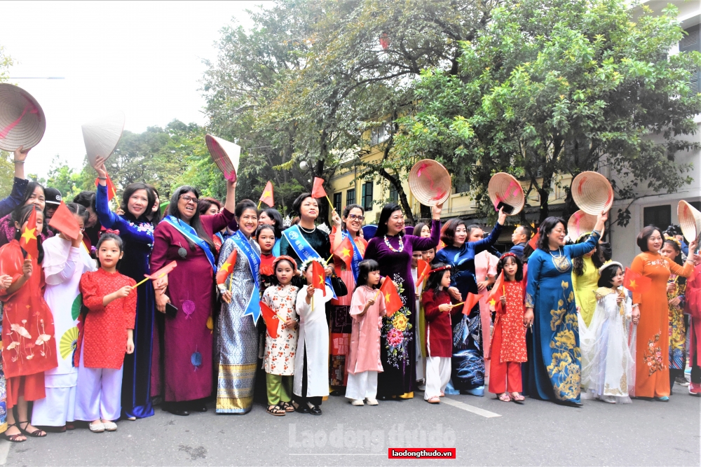 Celebrar los valores culturales de “Ao Dai” de Vietnam