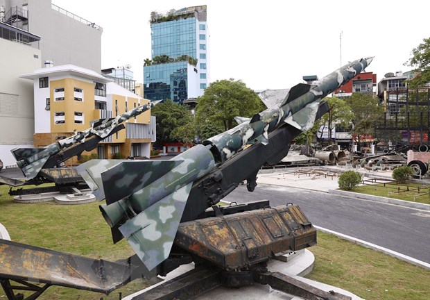 Solemne ceremonia en Rusia para conmemorar el 50 ° aniversario de la victoria en la batalla “Hanói-Dien Bien en el aire”
