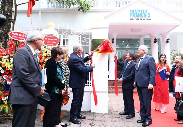 Presidente del Senado francés inaugura nueva sede del Instituto Francés en Vietnam