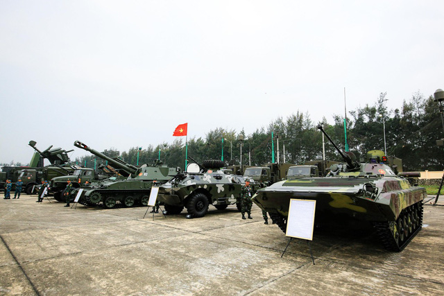 Armas y equipos militares exhibidos en la Exposición Internacional de Defensa de Vietnam 2022