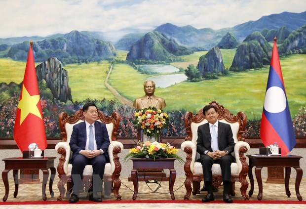 El secretario general y presidente de Laos recibe a delegación del Partido Comunista de Vietnam