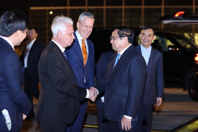 El primer ministro parte para cumbre conmemorativa ASEAN-UE y viaje a tres naciones europeas