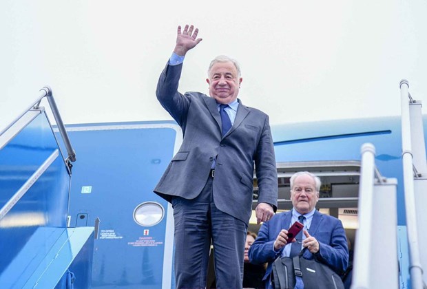Presidente del Senado francés llega a Hanoi para iniciar visita oficial a Vietnam