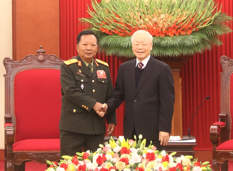 El máximo líder de Vietnam recibe a una delegación militar de alto rango de Laos