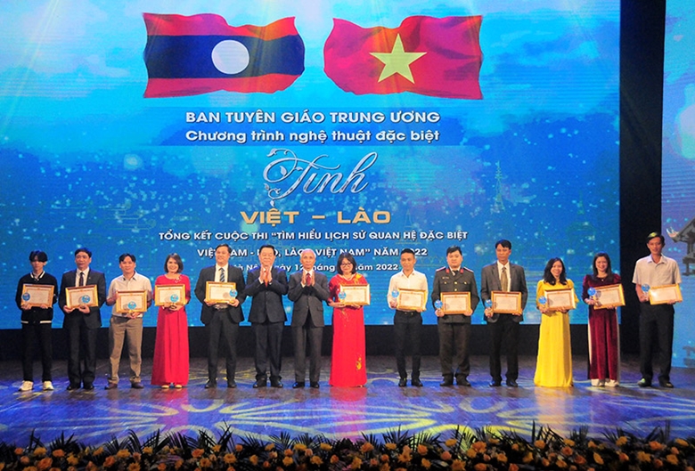 Gala en honor de las relaciones especiales entre Vietnam y Laos