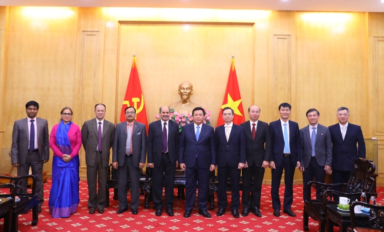 Impulso de cooperación entre la Academia Nacional de Política Ho Chi Minh y socios indios