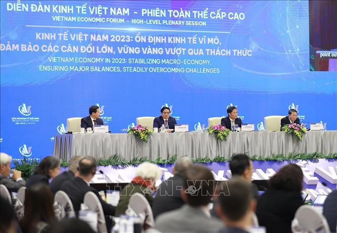 El primer ministro preside el quinto Foro Empresarial de Vietnam