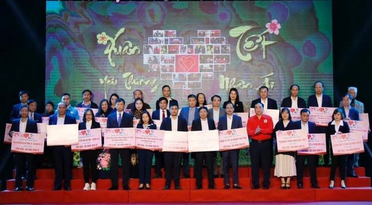 Phu Tho lleva la primavera del amor a los pobres y desfavorecidos