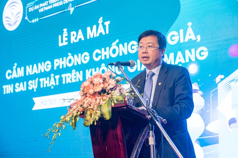 Nuevo avance en la lucha contra noticias falsas en el ciberespacio en Vietnam