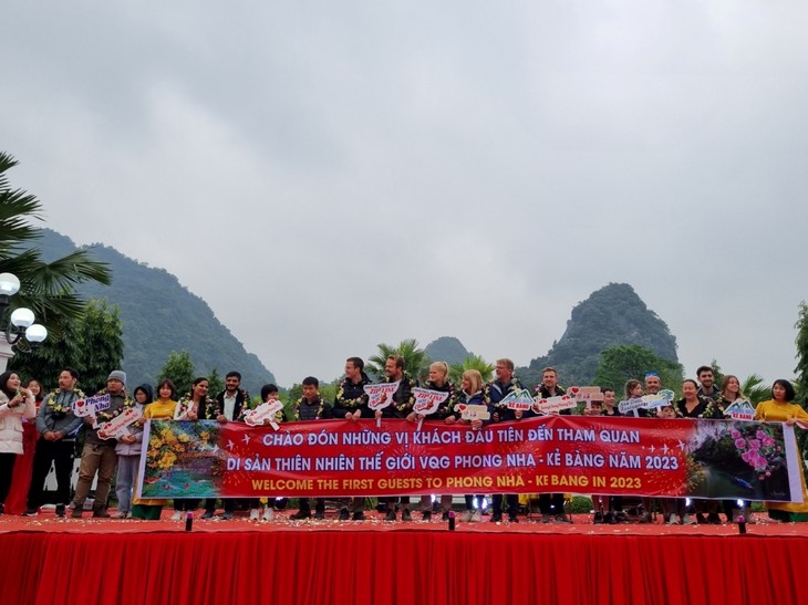 Primeros turistas internacionales “xong dat al Parque Nacional Phong Nha - Ke Bang