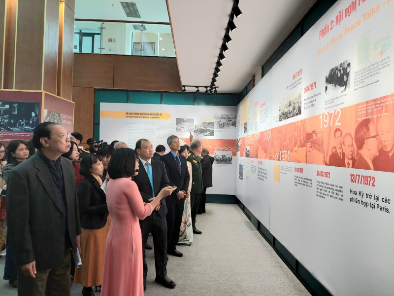 Inauguración de la exposición sobre la Conferencia de París