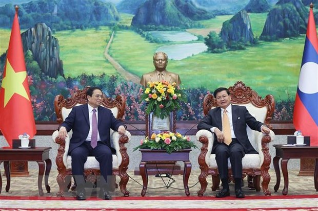 El primer ministro Pham Minh Chinh se reúne con el secretario general del Partido Revolucionario y presidente de Laos