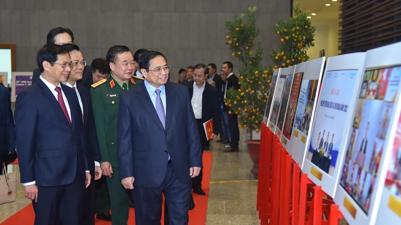El primer ministro señala las líneas de la diplomacia vietnamita para 2023