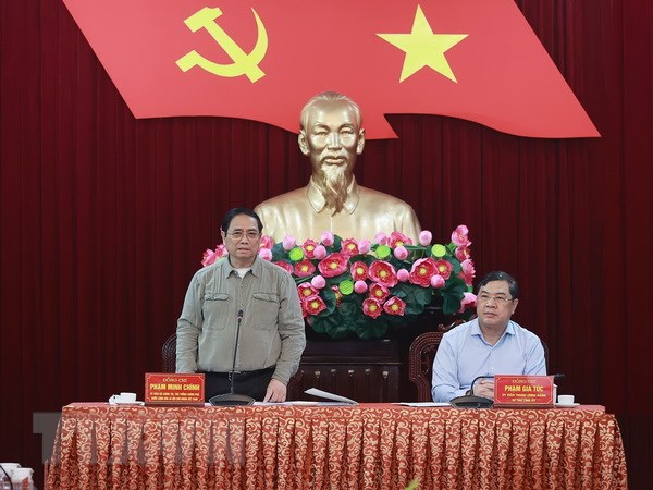 El primer ministro insta a Nam Dinh a intensificar la reestructuración económica