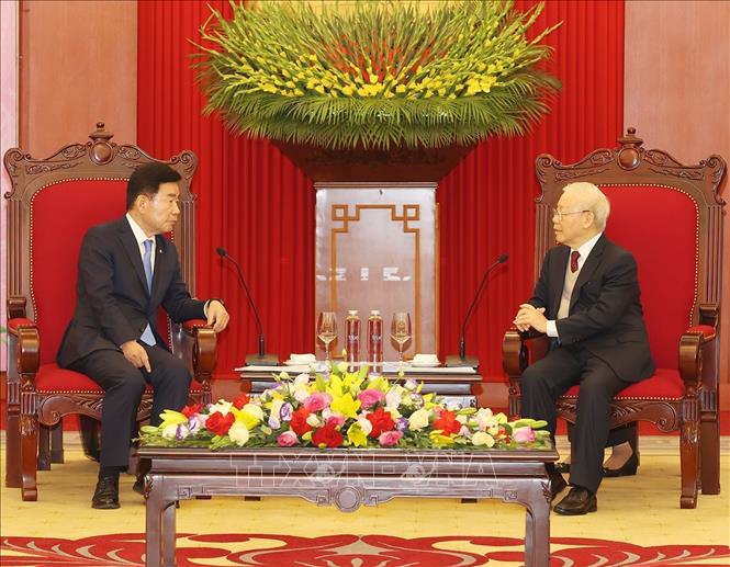 El líder del Partido recibe al titular del parlamento de Corea del Sur