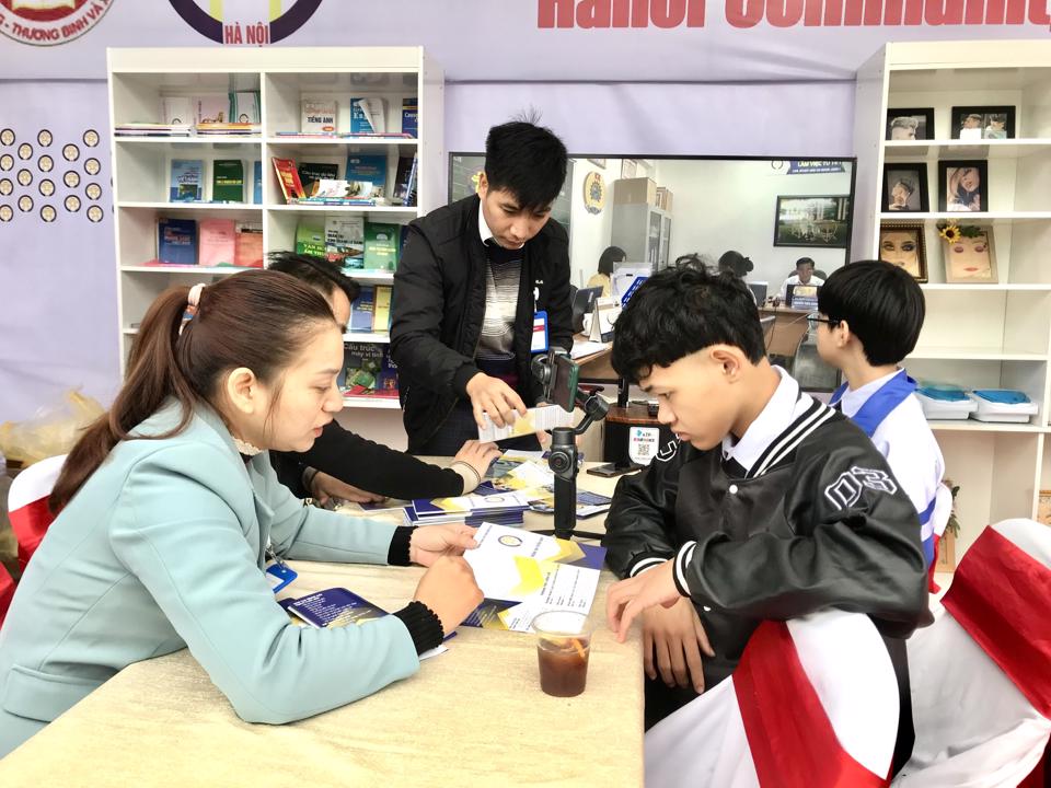 Gobierno de Hanói apoya proyectos de startups para los jóvenes