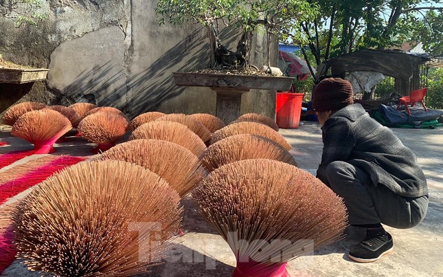 El pueblo de incienso en Hai Phong ocupado para el Año Nuevo Lunar