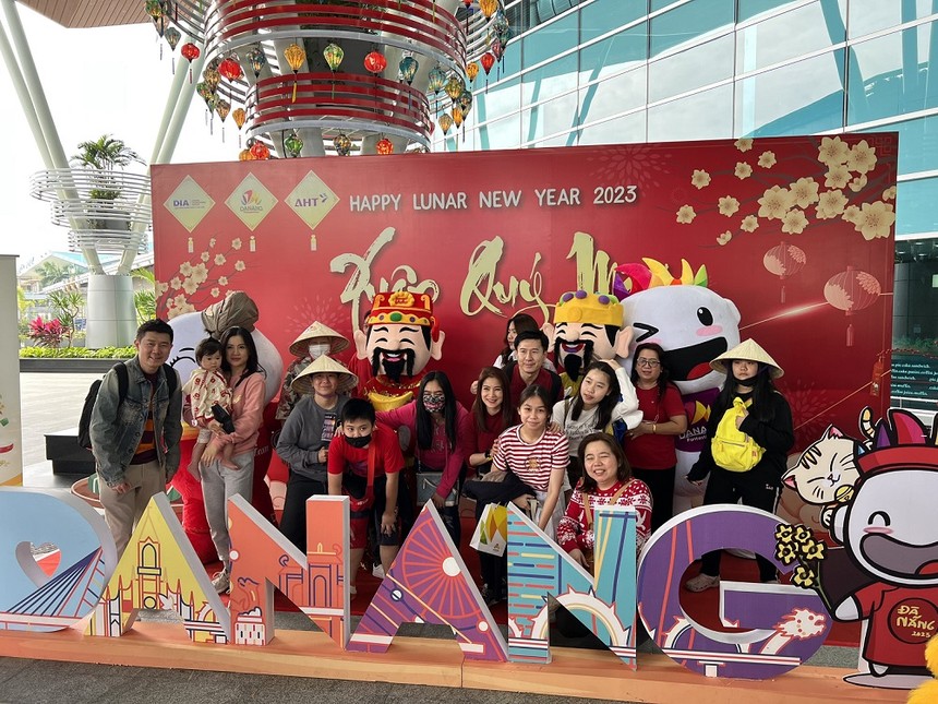 Vietnam da la bienvenida a los primeros visitantes internacionales del Año Nuevo Lunar