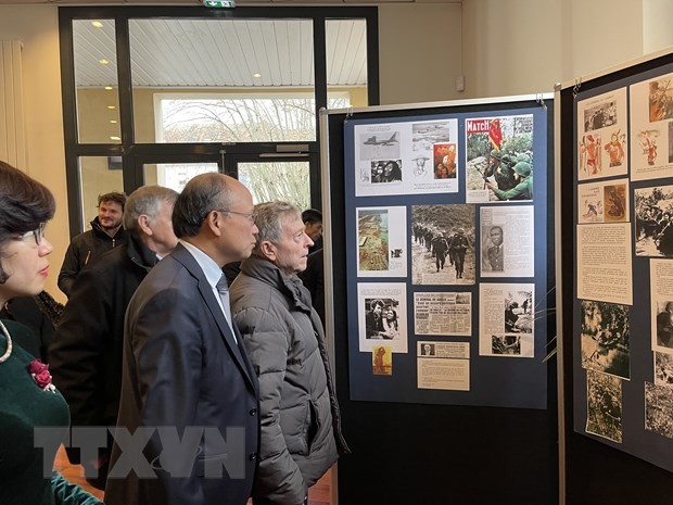 Lanzamiento de libro y exposición sobre Acuerdos de París en Verrières-le-Buisson