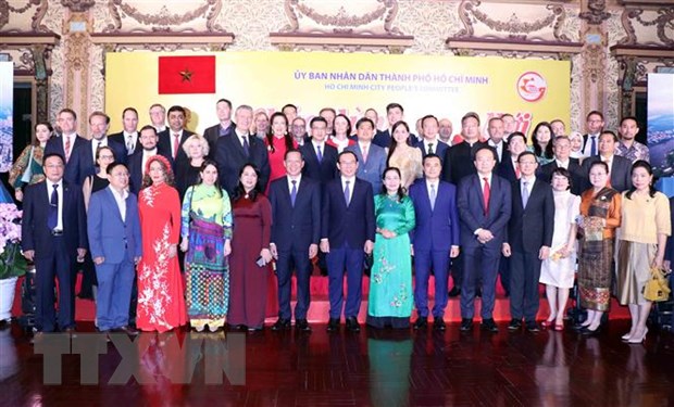 Dirigentes de Ciudad Ho Chi Minh se reúnen con el cuerpo diplomático