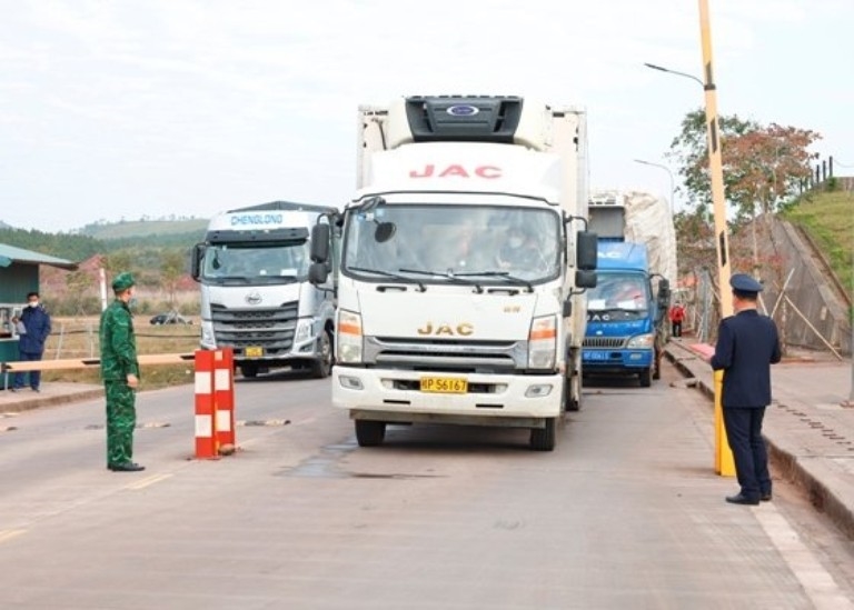 Quang Ninh El comercio transfronterizo con China se reanuda después del Tet
