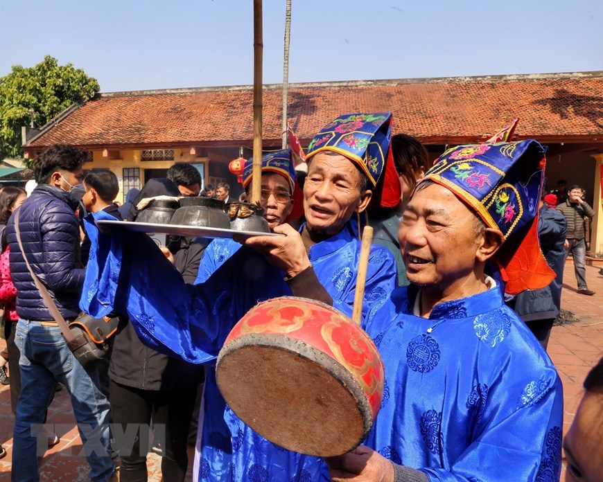 Concurso de cocinar arroz en la aldea de Thi Cam