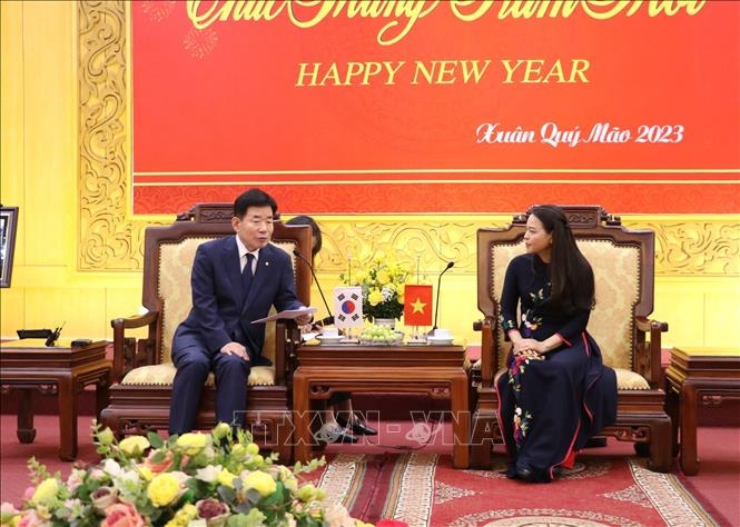 El presidente de la Asamblea Nacional de la República de Corea visita a la provincia de Ninh Binh