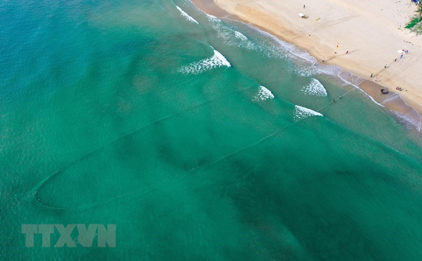 Contemplar un día de trabajo de los pescadores vietnamitas de Da Nang