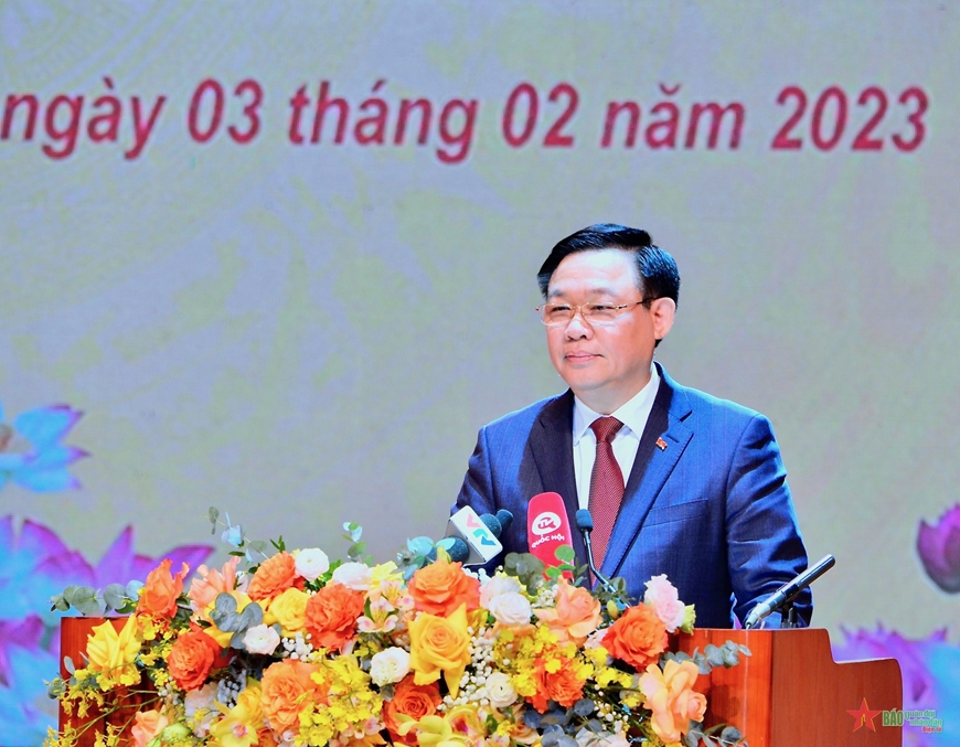 Presidente de la Asamblea Nacional, Vuong Dinh Hue exhorta la construcción sostenible para la provincia de Vinh Phuc