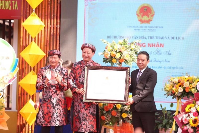 El Festival de luna llena de Hoi An reconocido como Patrimonio Inmaterial Nacional