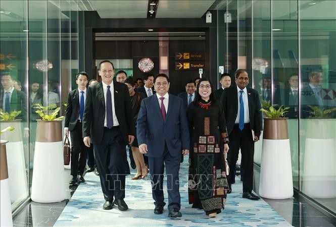 Concluye el periplo del Primer Ministro de Vietnam por Singapur y Brunéi