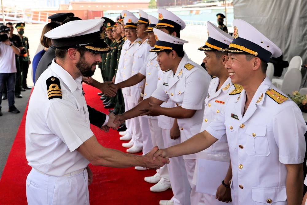 Buque de la Armada Real del Reino Unido concluye visita de buena voluntad a Vietnam