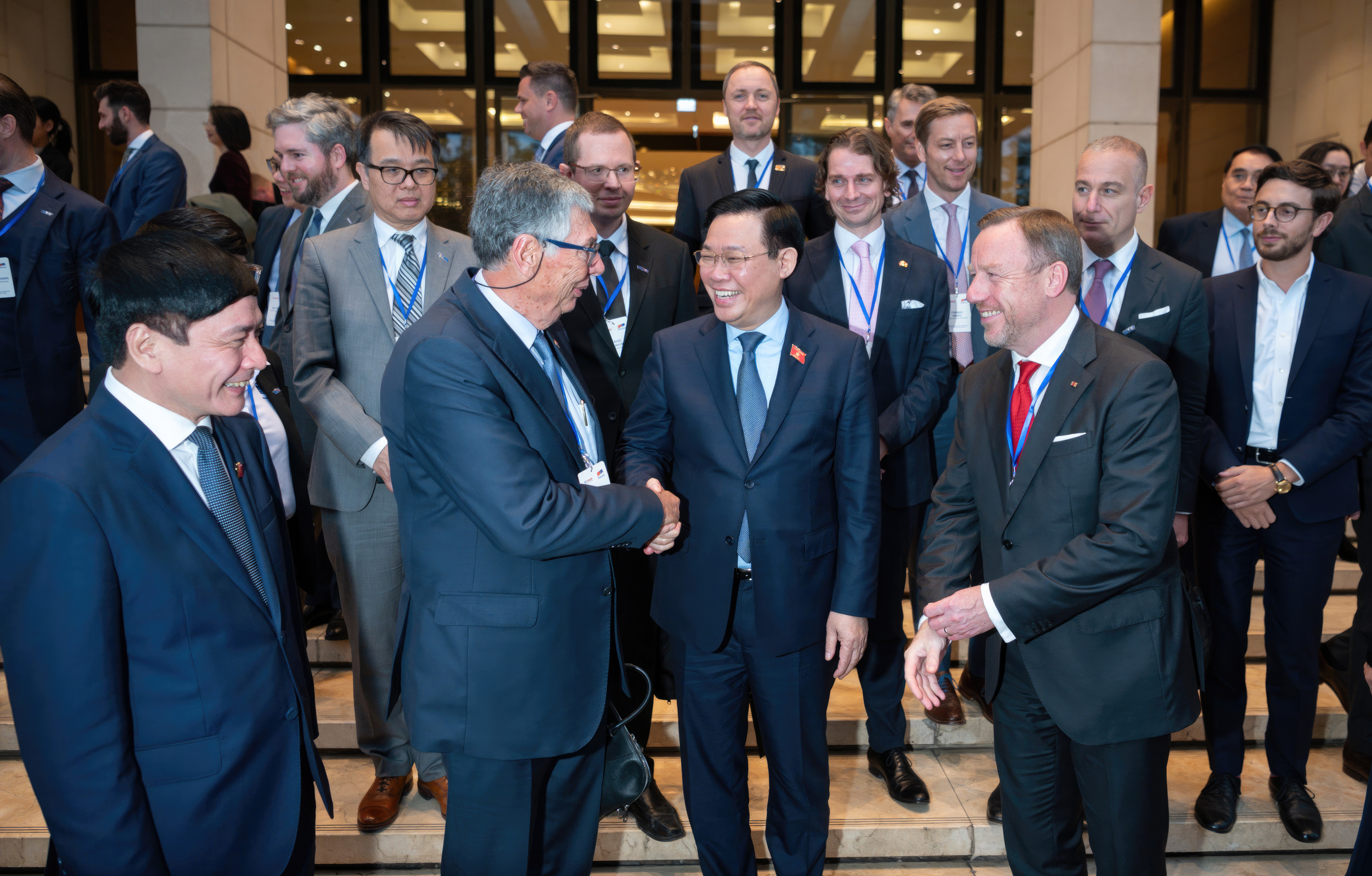 El presidente de Asamblea Nacional aboga por intensificar cooperación con Unión Europea y ASEAN