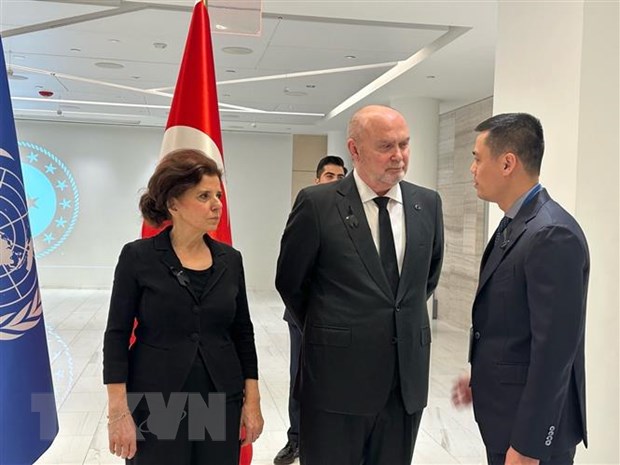 Vietnam reafirma compromiso con ayuda humanitaria tras terremoto en Turquía
