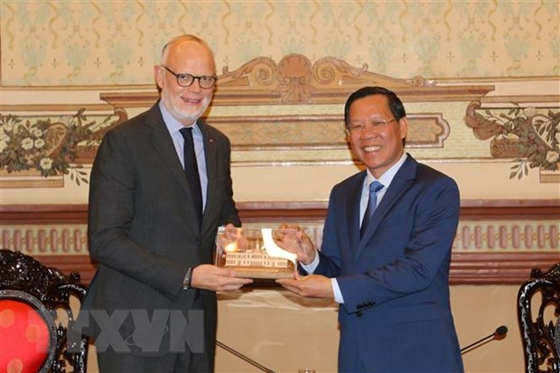 Ciudad Ho Chi Minh de Vietnam y Le Havre de Francia buscan una cooperación más estrecha en puertos marítimos y educación